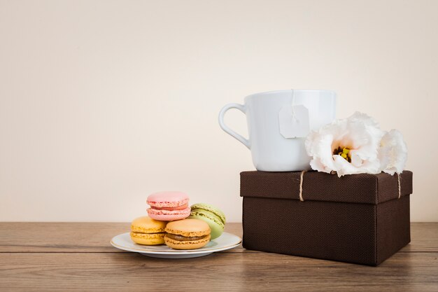 Macarons mignons dans l'espace de copie