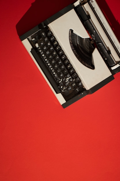 Photo gratuite machine à écrire vintage au magasin d'aubaines