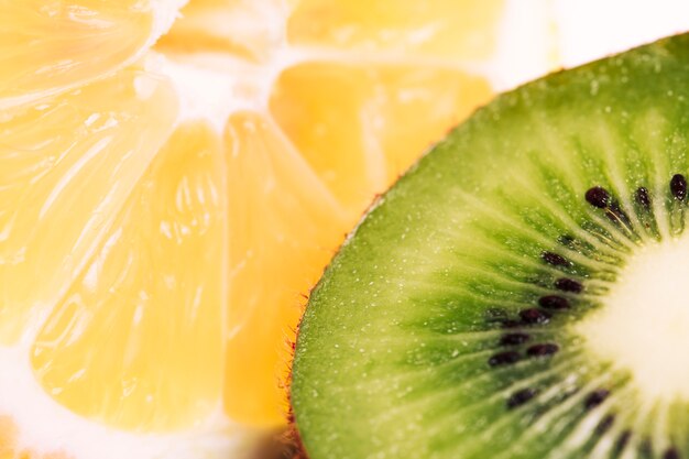 Macro orange et texture de kiwi