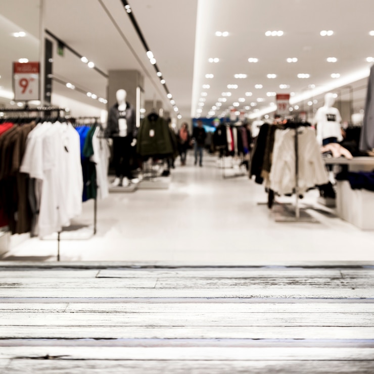 Photo gratuit magasin de vêtements avec effet flou