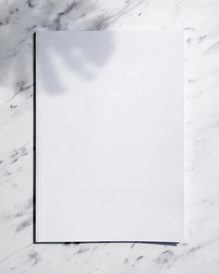 Photo gratuit magazine de maquette vue de dessus avec fond blanc