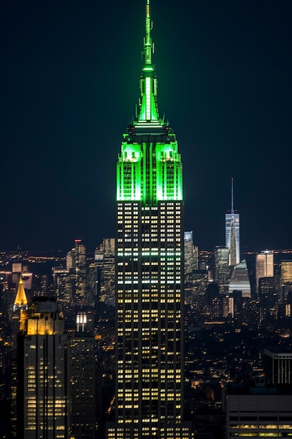 Photo gratuite magnifique empire state building lumineux la nuit