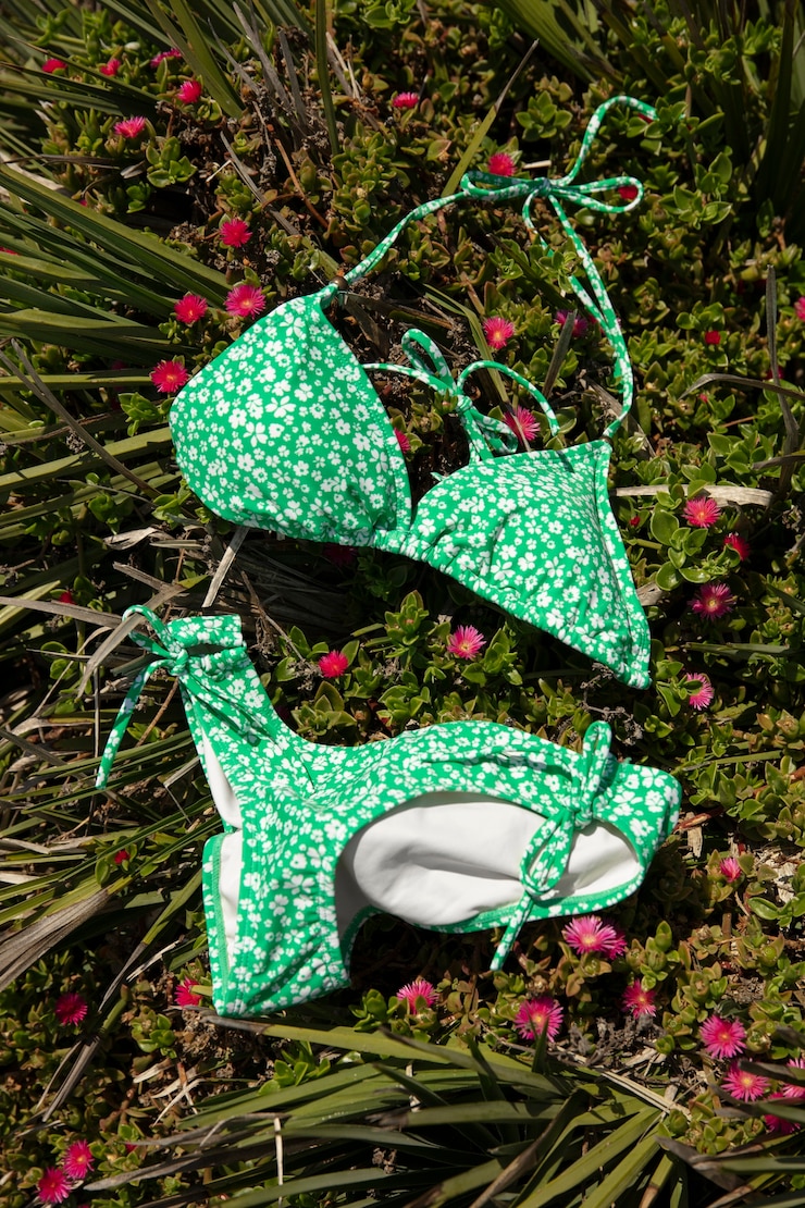 Photo gratuit maillot de bain tendance à l'extérieur