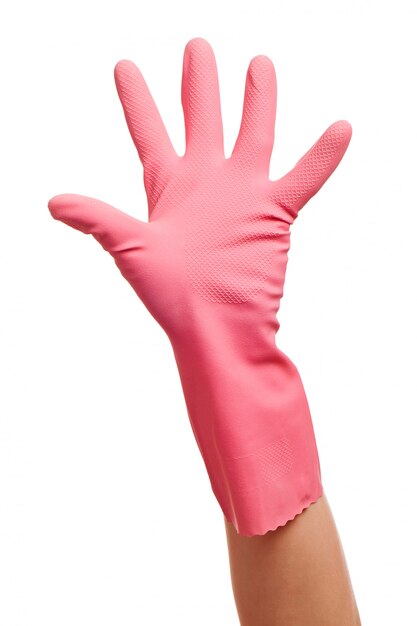 La main dans un gant domestique rose montre
