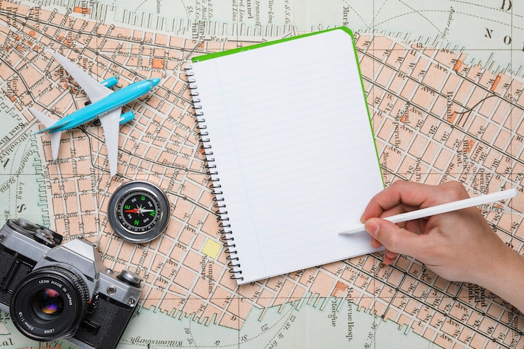 Photo gratuit main qui écrit sur un cahier