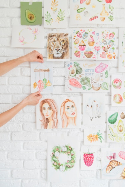 Mains, mettre des dessins sur le mur