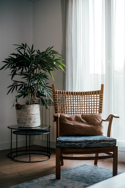 Maison de design d'intérieur et chaise en bois moderne