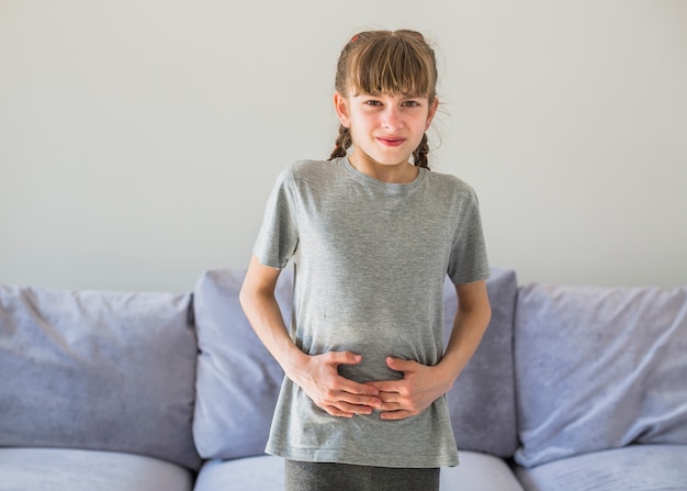 Malade Fille Ressent De La Douleur