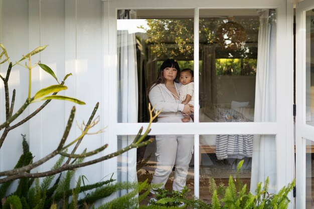 Maman passe du temps avec son enfant