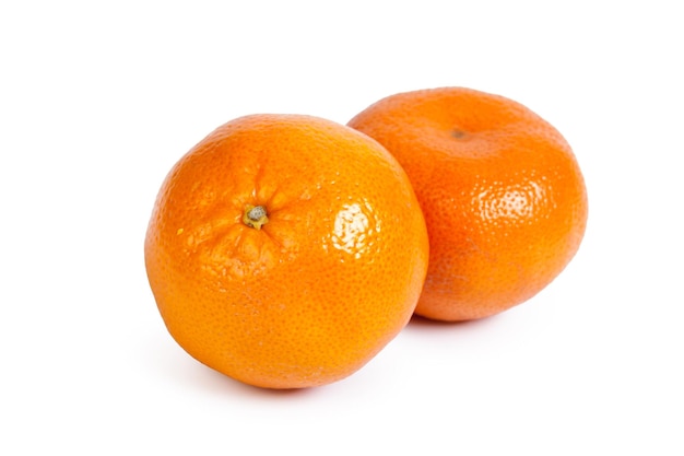 Mandarine isolé sur fond blanc