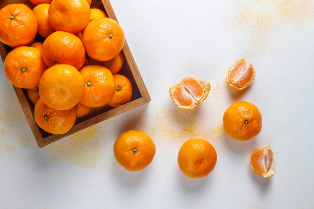 Mandarines clémentines fraîches et juteuses.