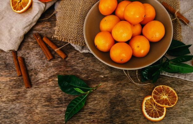 Photo gratuite mandarines sur la table