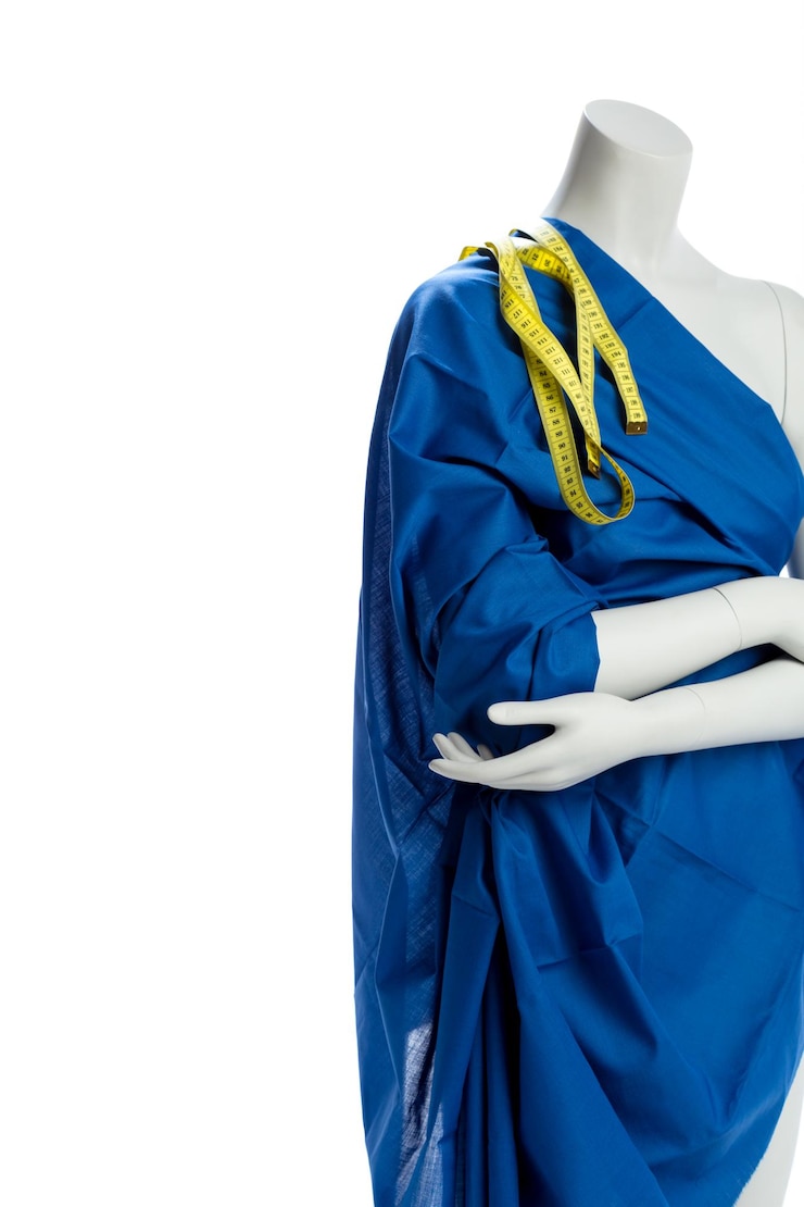 Photo gratuit mannequin avec un ruban à mesurer