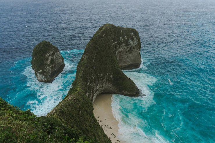 Photo gratuit manta bay ou kelingking beach sur l'île de nusa penida, bali, indonésie
