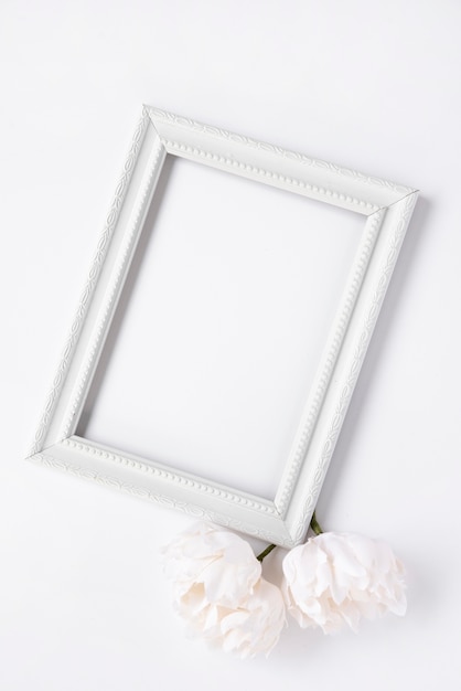 Photo gratuite maquette de cadre blanc minimaliste