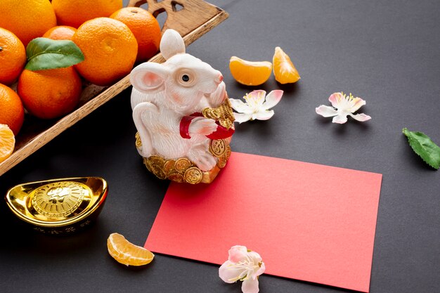 Maquette de carte du nouvel an chinois avec figurine de rat