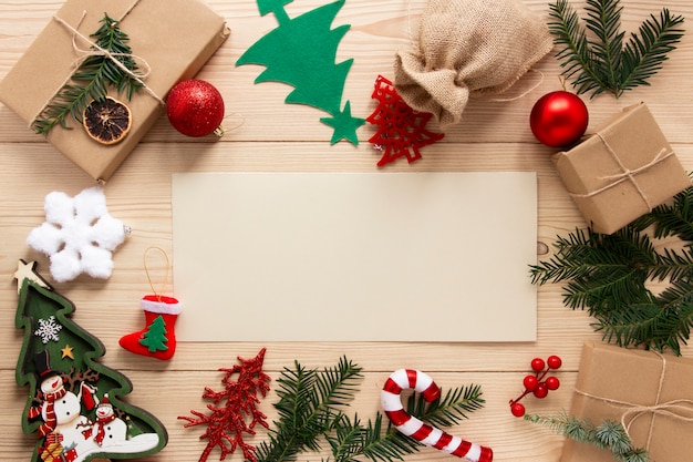 Maquette de fête de Noël avec des décorations