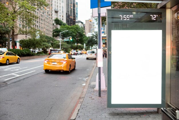 Maquette de panneau d'affichage à l'arrêt de bus