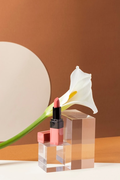 Photo gratuite maquillage concept avec rouge à lèvres rose