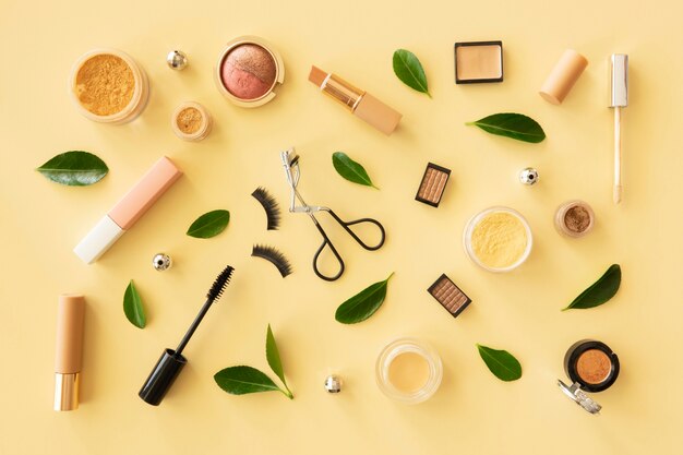 Maquillage des produits sur le bureau