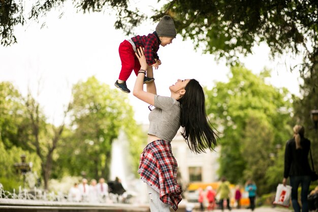 Marche à pied, famille, bébé, heureux