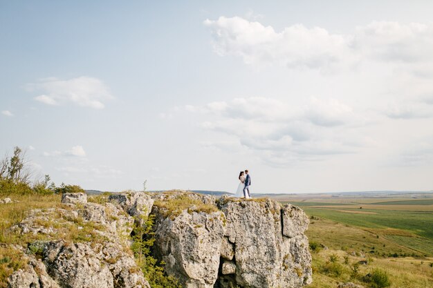 mariage en montagne, un couple amoureux