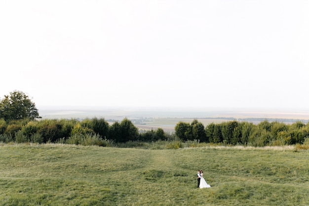 mariage en montagne, un couple amoureux