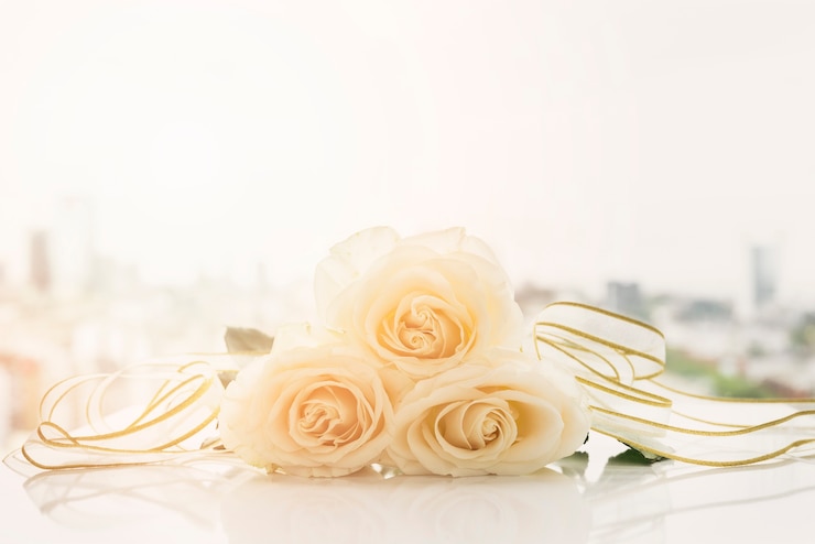 Photo gratuit mariage à la nature morte avec des roses