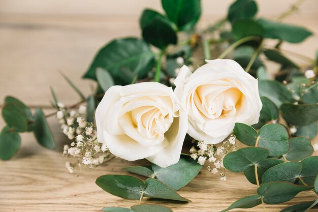 Mariage de roses blanches