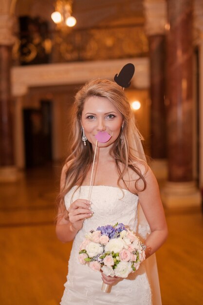 Mariée avec un bouquet