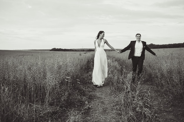 &quot;La mariée et le marié courent dans le champ&quot;