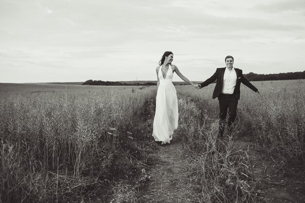 &quot;La mariée et le marié courent dans le champ&quot;