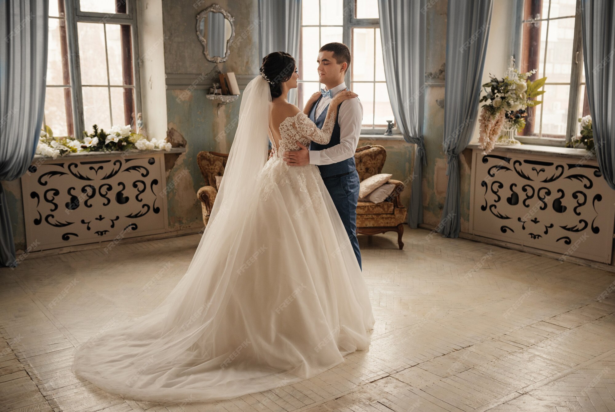 La Mariee Et Le Marie S Embrassent Debout Devant La Fenetre Amour Concept De Mariage Beau Mariage Mari Et Femme Amoureux Homme Femme Mariee Et Le Marie Photo Premium La Mariee Et Le Marie S Embrassent Debout Devant La Fenetre Amour Concept De Mariage Beau Mariage Mari Et Femme Amoureux Homme Femme Mariee Et Le Marie Photo Premium