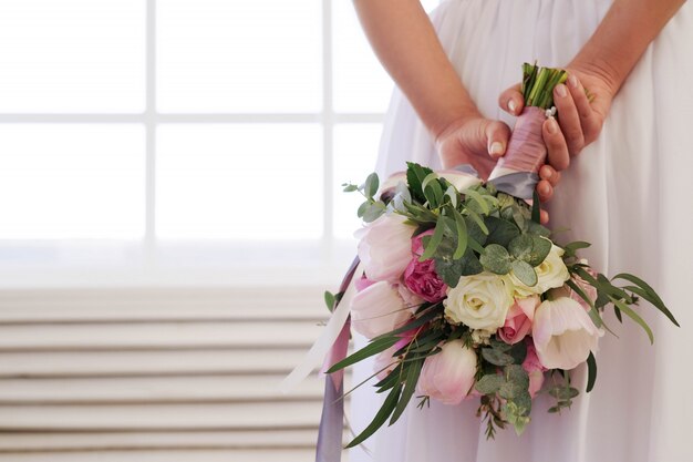 Mariée, tenue, bouquet floral