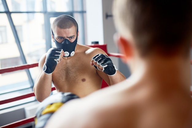 Photo gratuite masque de boxe d'endurance