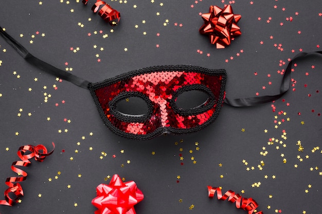 Photo gratuite masque de carnaval élégant avec des paillettes