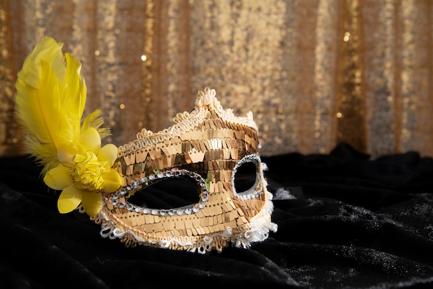 Photo gratuite masque de carnaval recouvert de paillettes