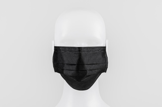 Photo gratuite masque médical jetable noir sur un mannequin