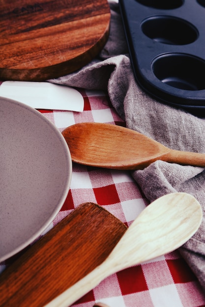 Photo gratuite matériel de cuisine sur le comptoir de la cuisine