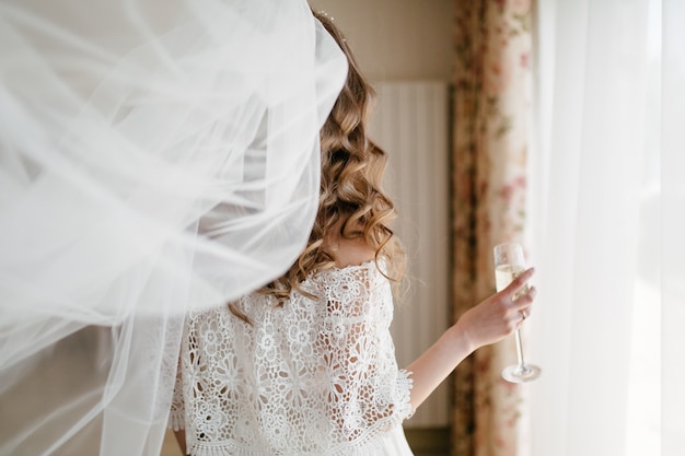 Le matin de la mariée. Mariage d&#39;art. Bonne mariée