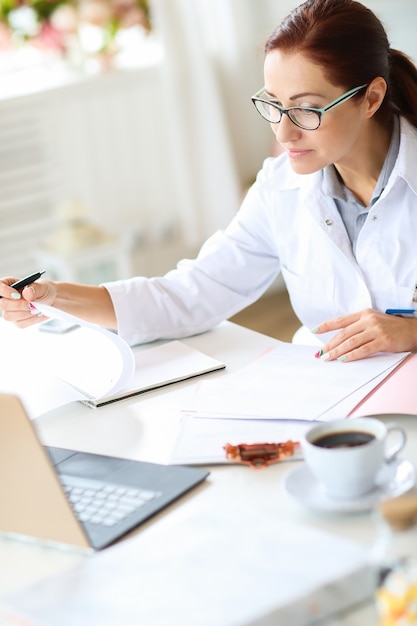 Médecin au travail