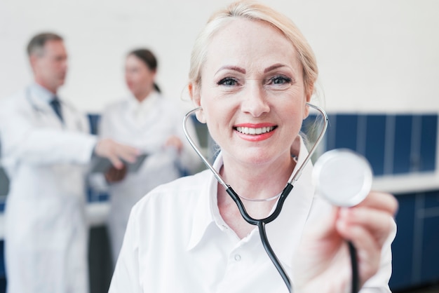 Photo gratuite médecin de famille dans un cabinet de médecin