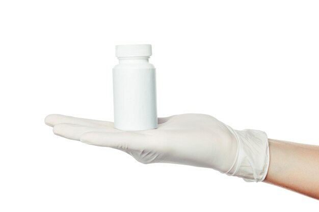 Les médecins remettent un gant chirurgical stérilisé blanc tenant un médicament