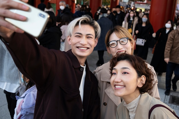 Meilleurs amis prenant un selfie ensemble