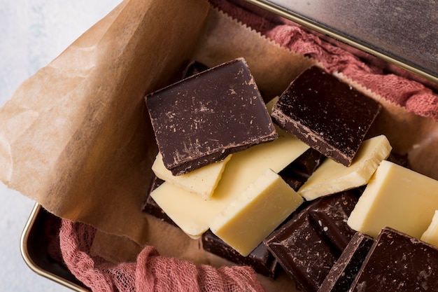 Photo gratuite mélange de différentes barres de chocolat