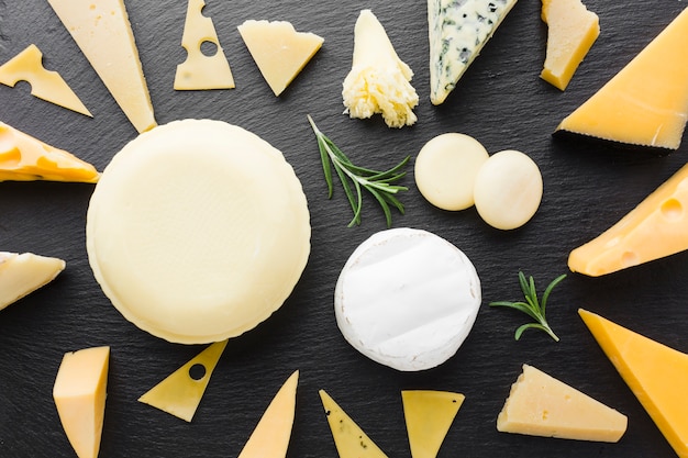 Photo gratuite mélange plat de fromage gastronomique