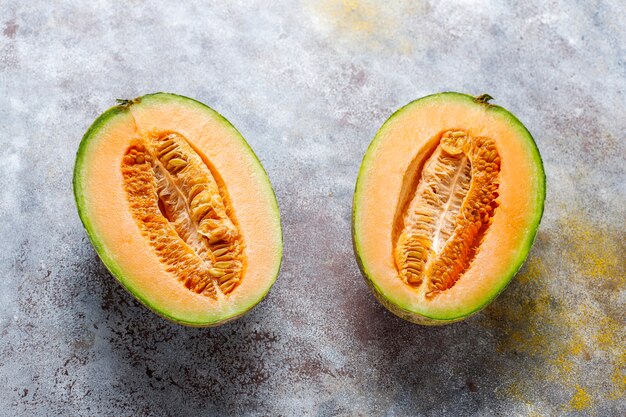 Melon cantaloup bio frais.