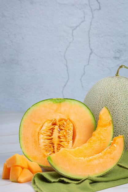Melon japonais ou cantaloup, cantaloup, fruits de saison, concept de santé.