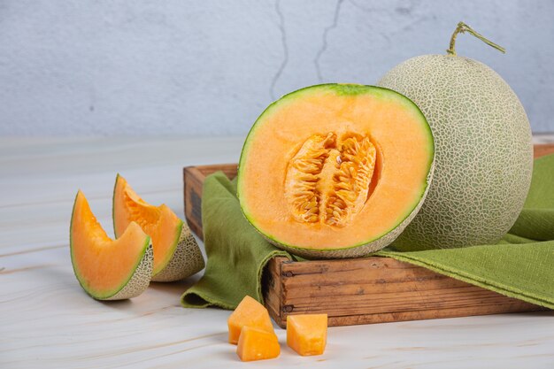 Melon japonais ou cantaloup, cantaloup, fruits de saison, concept de santé.