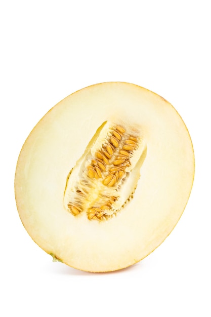 Melon tranché isolé sur fond blanc